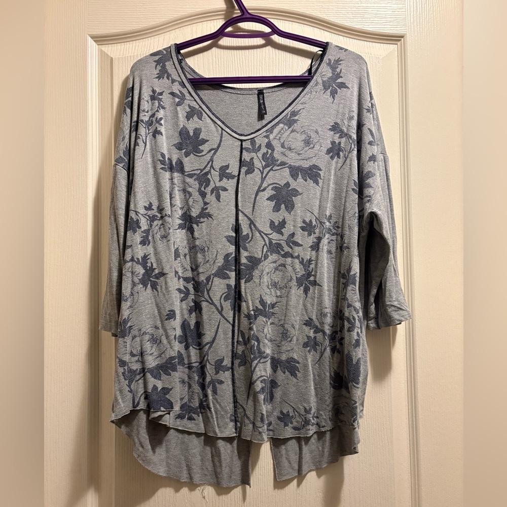 Floral Patterned Long Sleeve Top in Gray